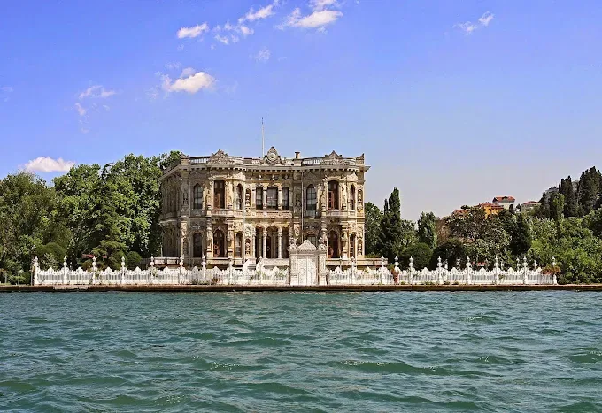 Küçüksu Kasrı’nda Düğün Rehberi: İstanbul’un Boğazına Nazır Unutulmaz Bir Gün